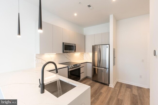 Building Photo - 3120 W Jefferson St