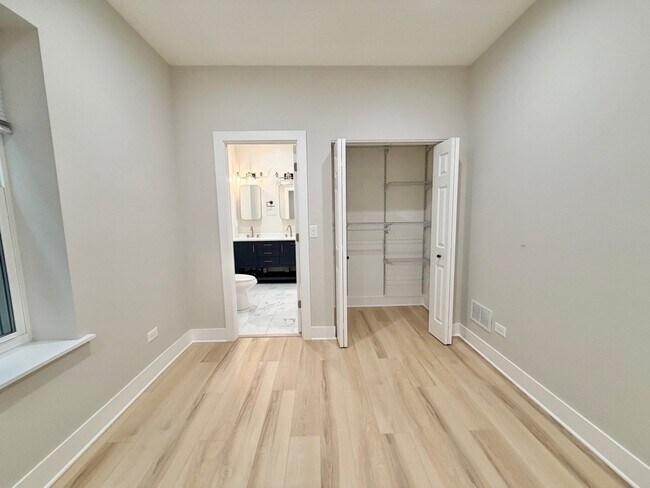 Building Photo - 4908 N Rockwell St