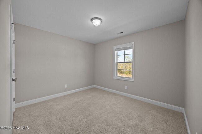 Building Photo - 201 Broadleaf Dr