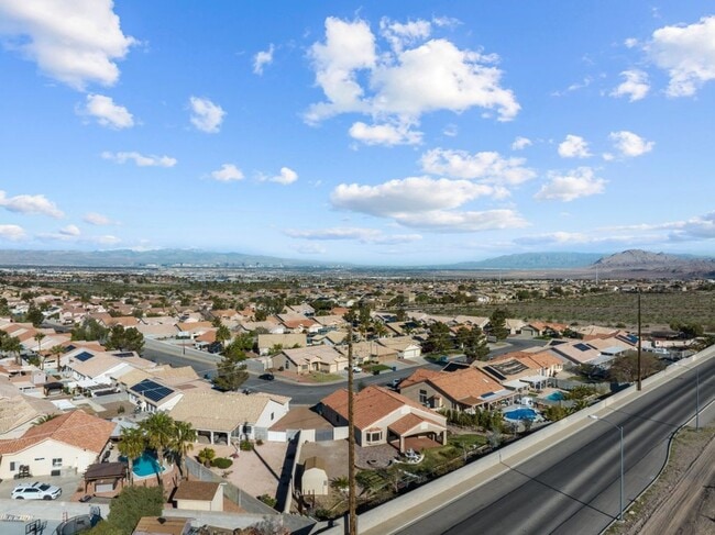 Building Photo - Spacious Single Story, 4 Bedroom "Henderso...