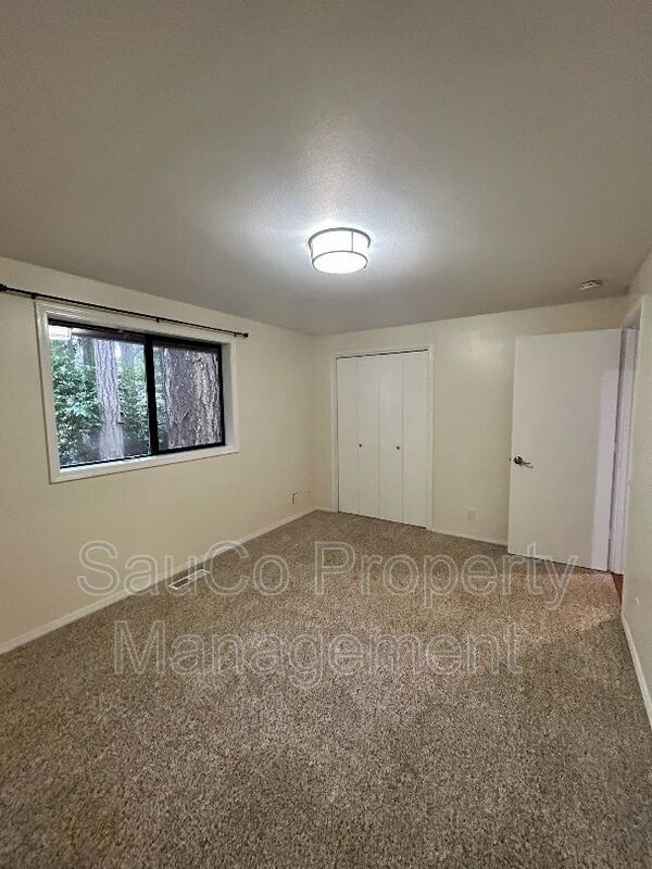 Building Photo - 515 SE 26th Ave