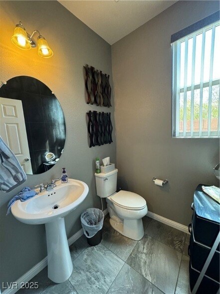 Building Photo - 745 Shiva St