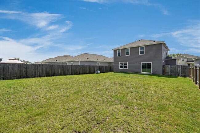 Building Photo - 268 Wren Ln