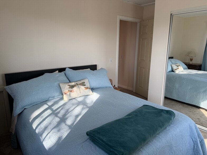 Building Photo - 14902 Eastwood Ave