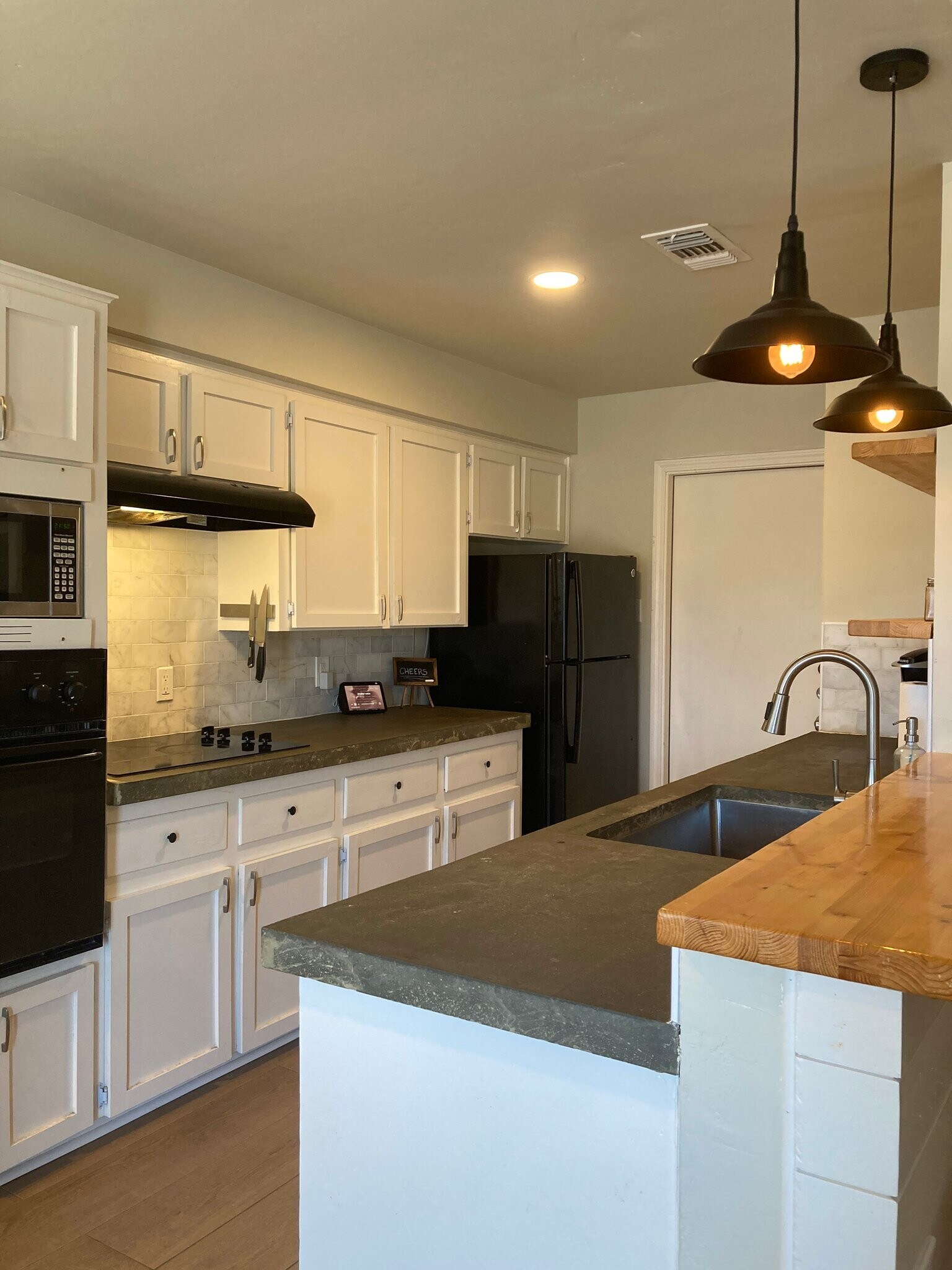 Building Photo - 4505 N Heron Dr