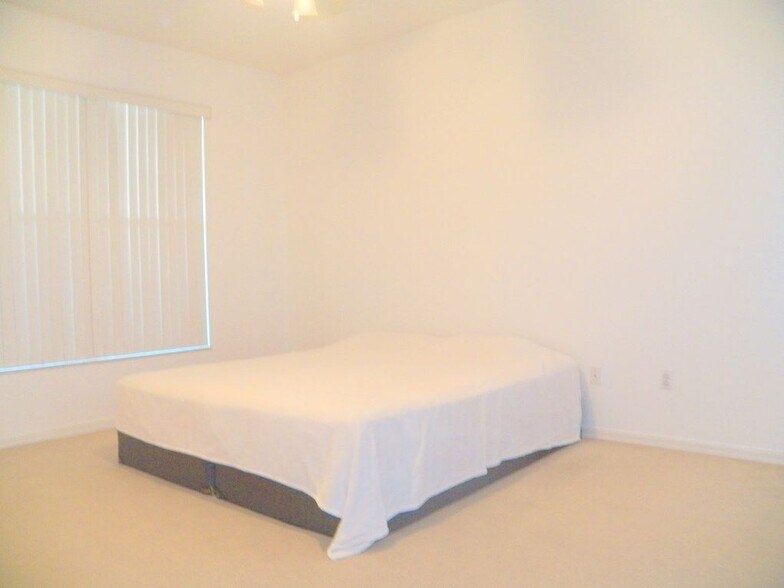 Building Photo - 5817 Laguna Woods CT