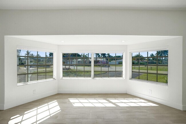 Building Photo - 4200 NE 15th Ave