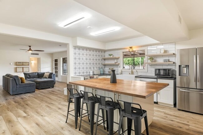 Building Photo - 2610 S Ventura Dr