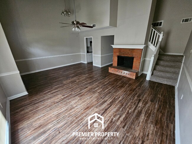 Building Photo - Charming 3-Bedroom Memphis Home with Vaulted Ceilings & Brick Fireplace