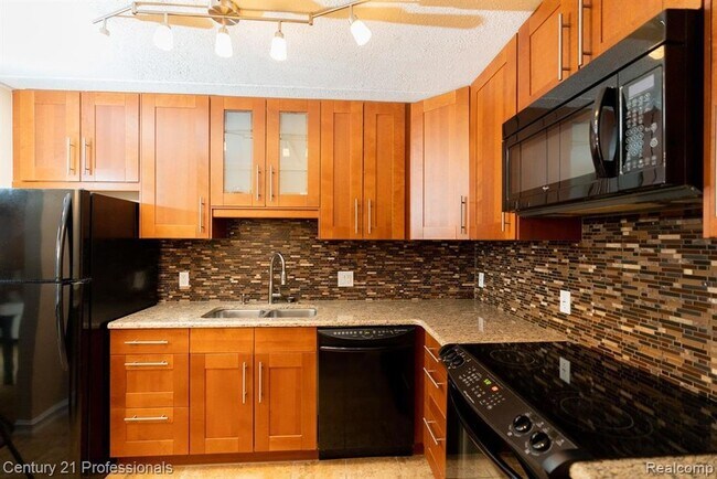 Building Photo - 35300 Woodward Ave