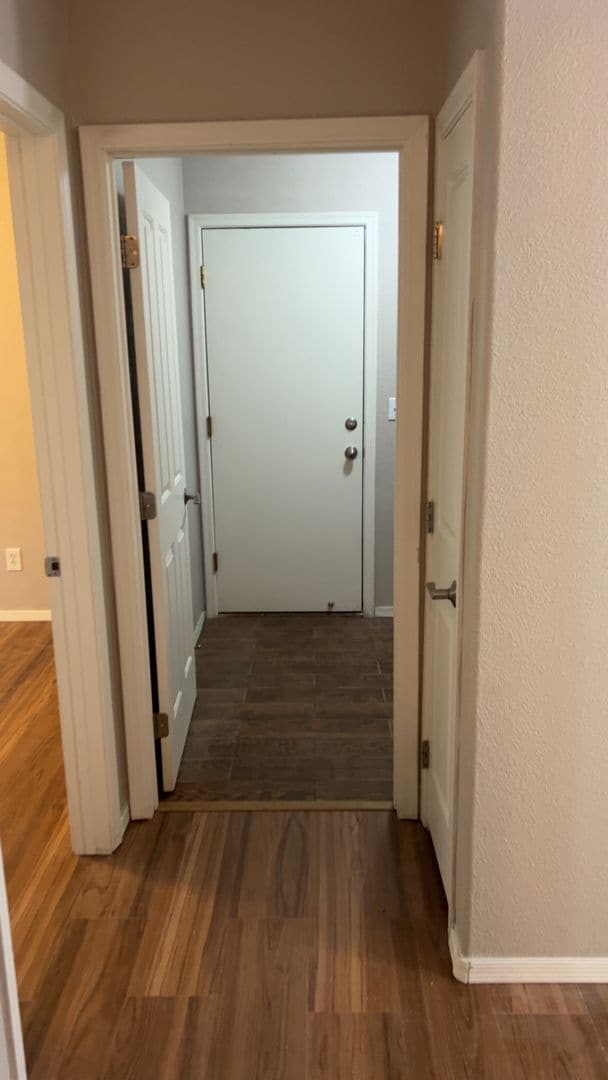 Building Photo - Great 4Bdm 2Ba Home, in a well desired loc...