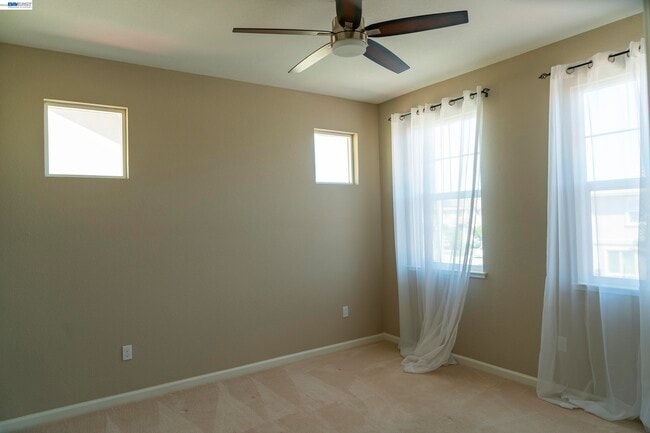 Building Photo - 607 Guild Rd