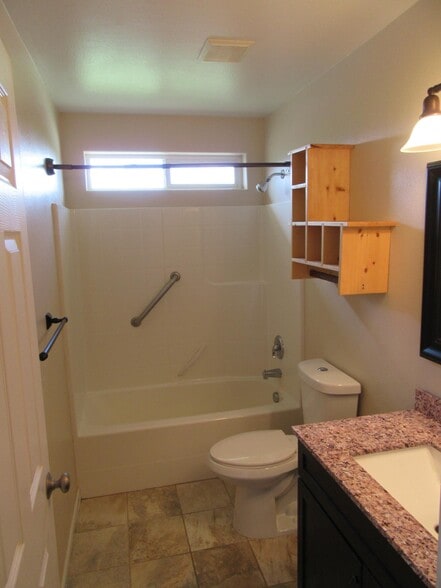 Building Photo - 1314 W Tualatin Dr