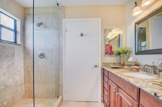 Building Photo - 12561 Shoreside Ln