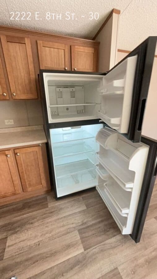 Building Photo - 2222 E 8th St