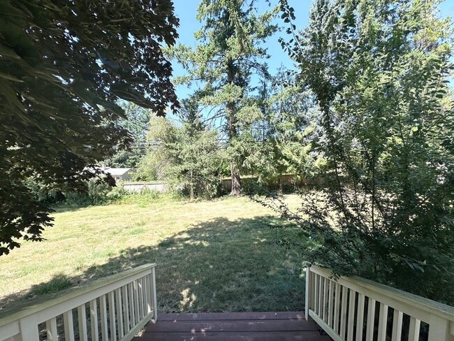Building Photo - Gorgeous 3 Bed 2 Bath w/ Brand New Deck Patio Home in Cedar Hills! MOVE IN SPECIAL!