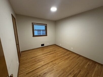 Building Photo - "Charming 4-Bed Retreat in Edina: Spacious 2142 Sq Ft with Hardwood Elegance & Cozy Fireplaces!"