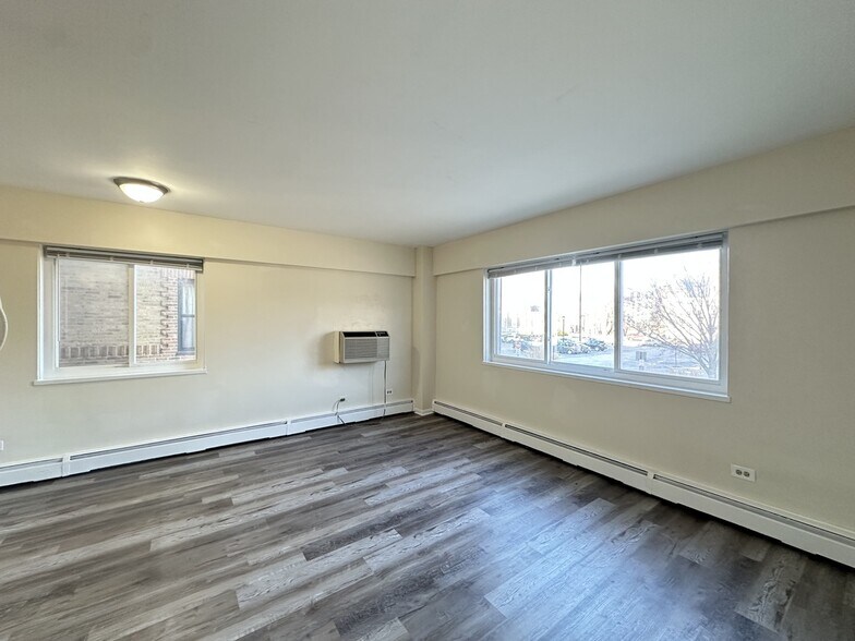 Building Photo - 1400 Chicago Ave