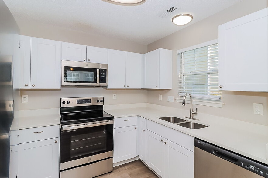 Building Photo - 10404 Milstead Ct