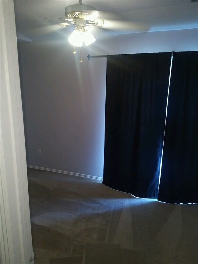 Building Photo - 946 W Peachtree Dr
