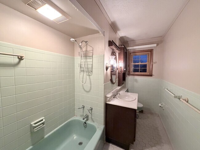 Building Photo - 3742 Dorothy Ln