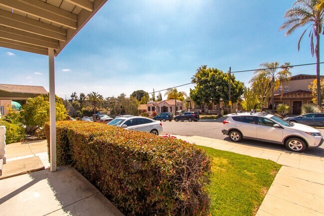Building Photo - Charming North Park 2 Bedroom with Washer/Dryer, Backyard & Parking!