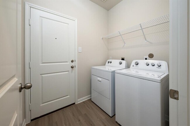 Building Photo - 15431 Maple Ter Dr
