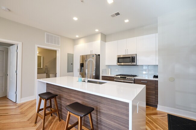 Building Photo - 1345 K St SE