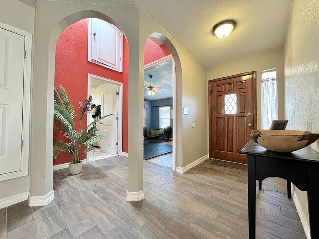 Building Photo - West El Paso 3 bed refrig A/C Home with Mountain Views!