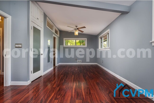 Building Photo - 7425 Hickory Ln