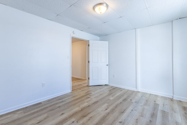 Building Photo - 742 E Warrington Ave