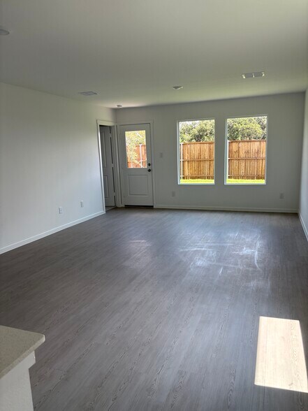 Building Photo - 3004 Burmese St