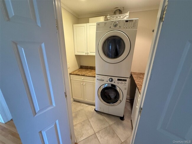 Building Photo - 2465 Fairway Dr