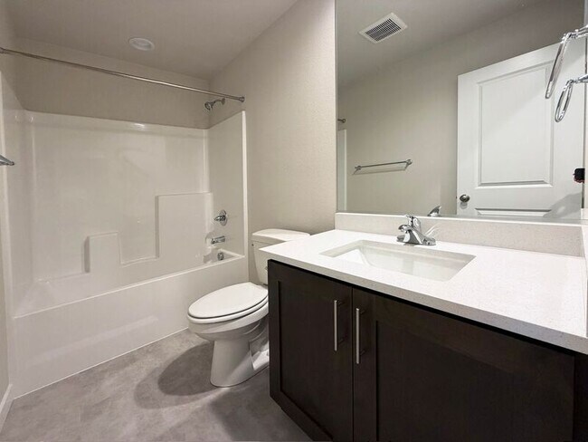 Building Photo - 2638 Waterlily Dr