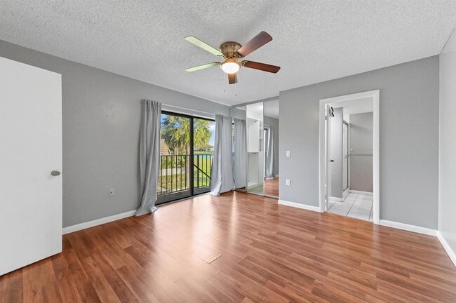 Building Photo - 619 6th Way