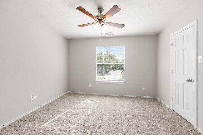 Building Photo - 211 N Burberry Park Cir