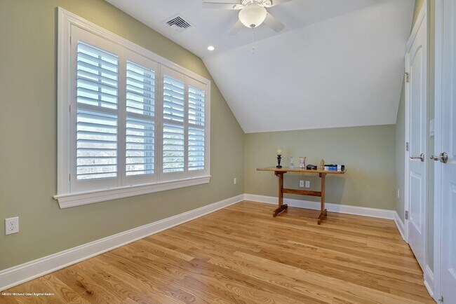 Building Photo - 330 Villa Park Wy