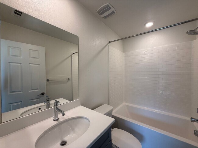 Building Photo - Stunning 2B/2.5BA San Marcos Townhome with...