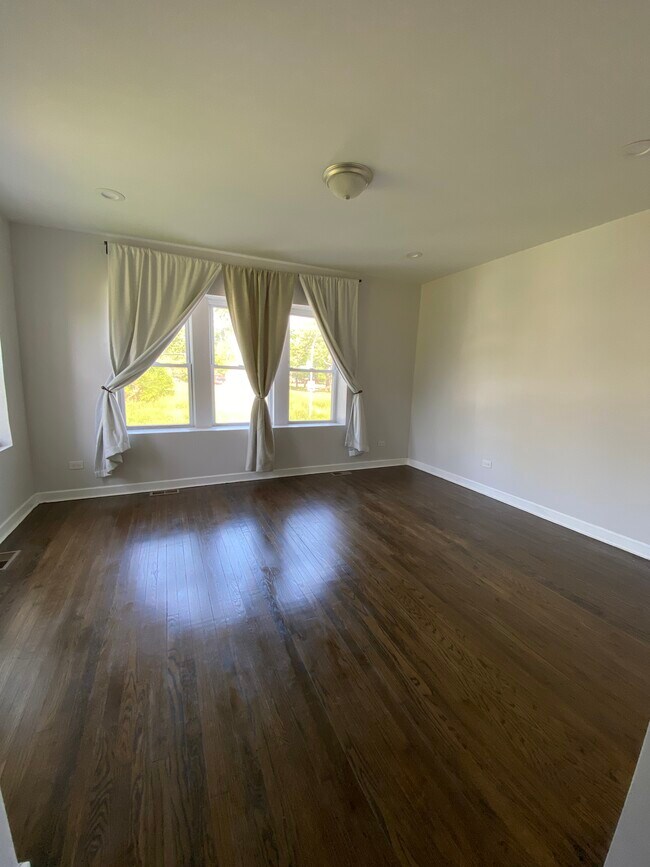 Building Photo - 6503 S Hermitage Ave