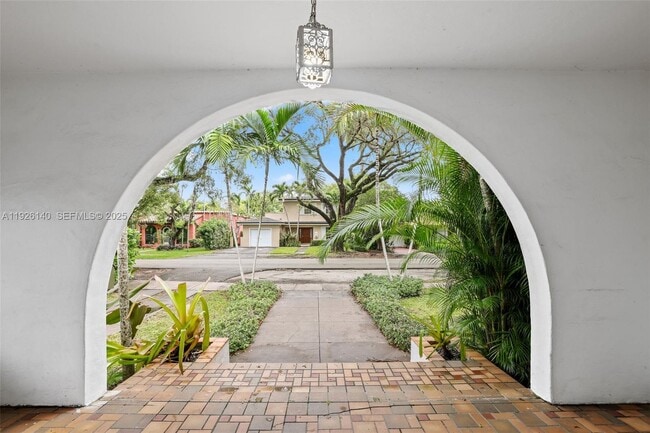 Building Photo - 410 Minorca Ave