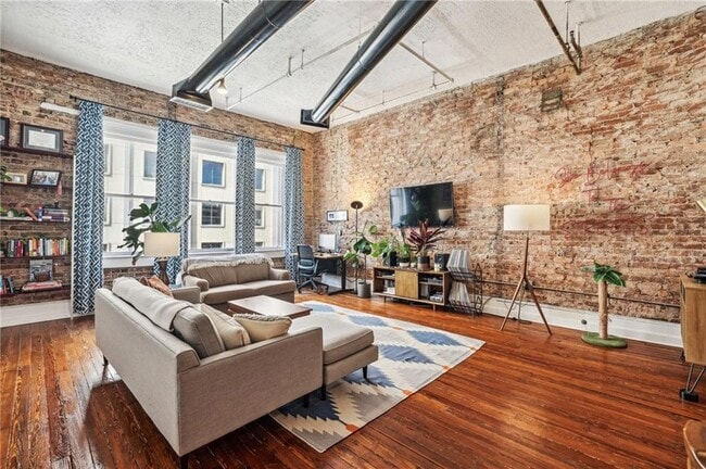 Building Photo - 215 Mitchell St SW