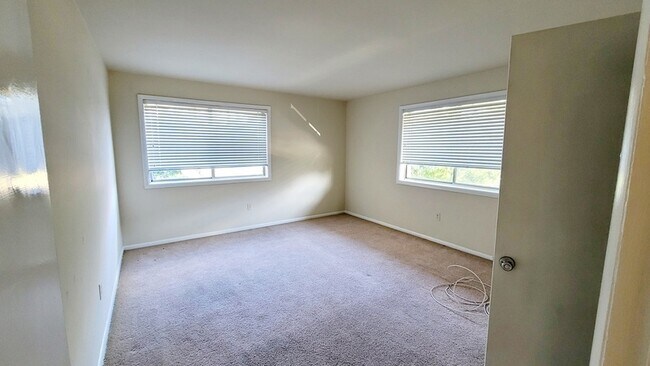 Building Photo - 5616 Crenshaw Rd