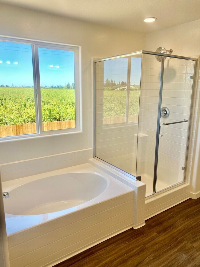 Building Photo - 5 Bedroom In Clovis Unified School District