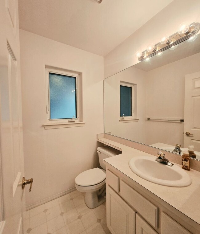 Building Photo - Single Level 3 Bedroom, 2.5 Bath Spacious Home For Rent in Port Ludlow!