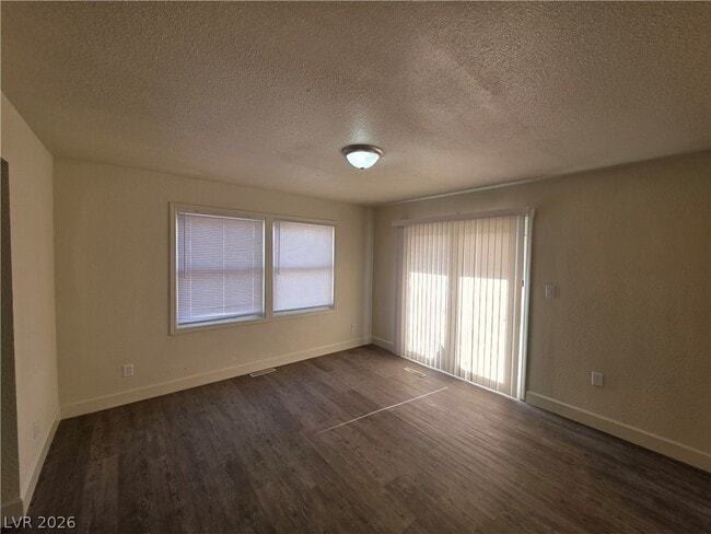 Building Photo - 1590 Mustang Dr