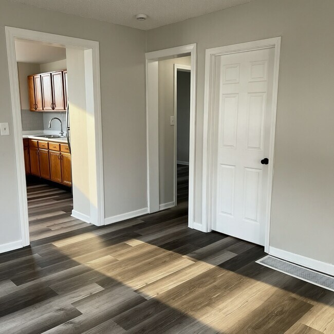 Building Photo - 212 E Calhoun St