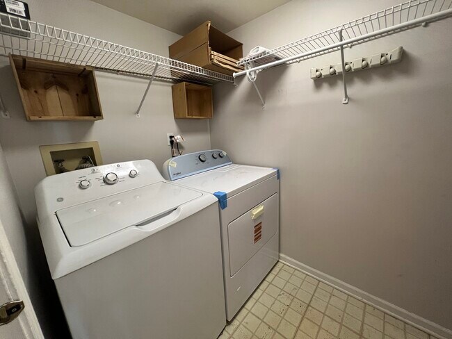 Building Photo - 358 Woodview Cir