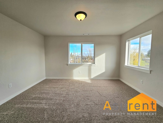 Building Photo - Newly Constructed 3 Bedroom, 2.5 bathroom SW Medford Home