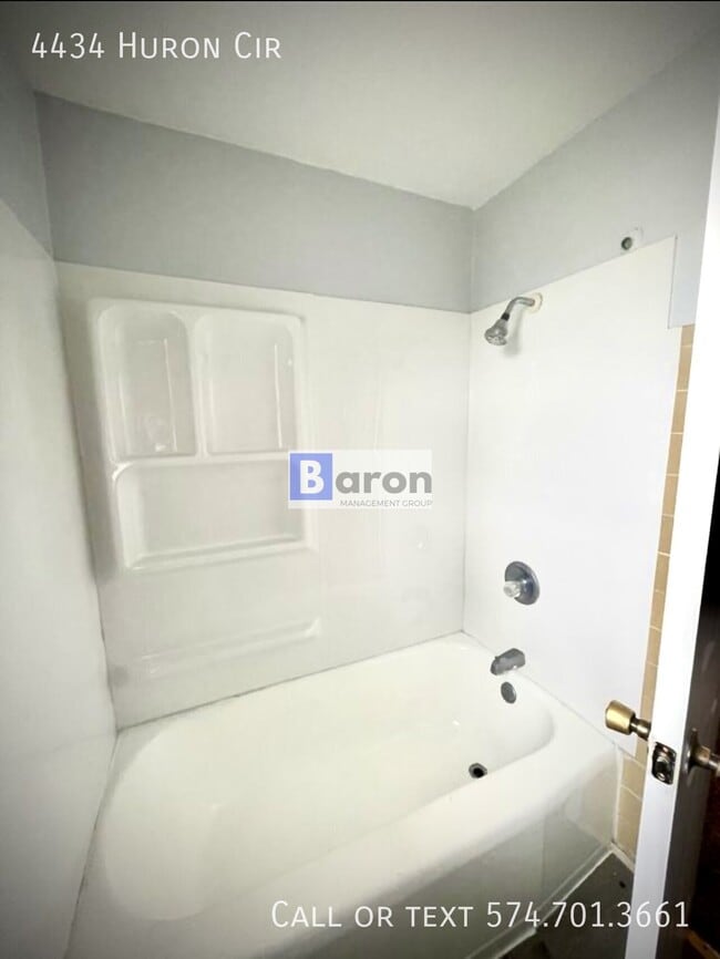 Building Photo - 4434 Huron Cir