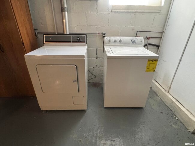 Building Photo - 2246 Bellevue Ave